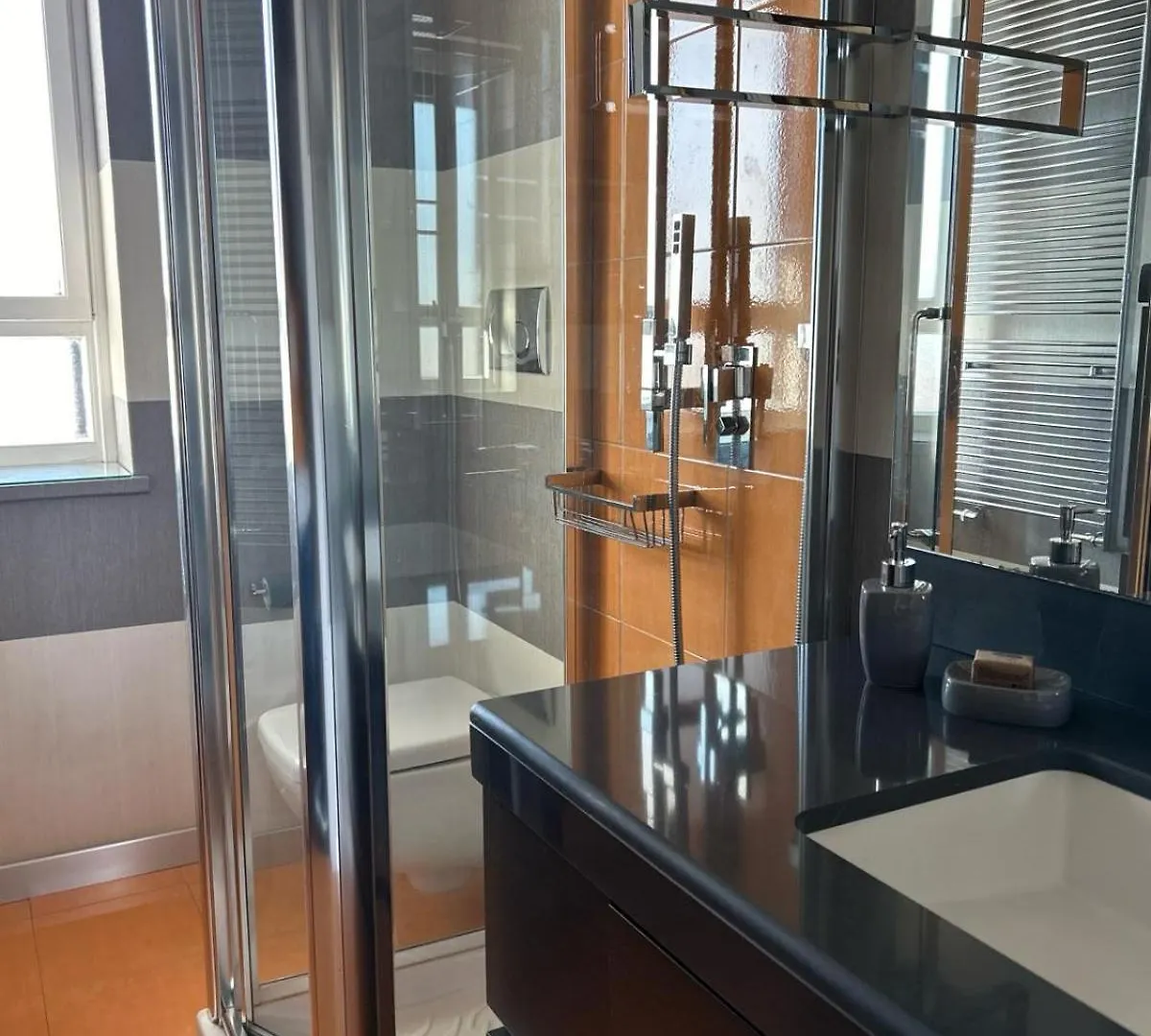 Front Beach Apartment - 3 Bedrooms Bari