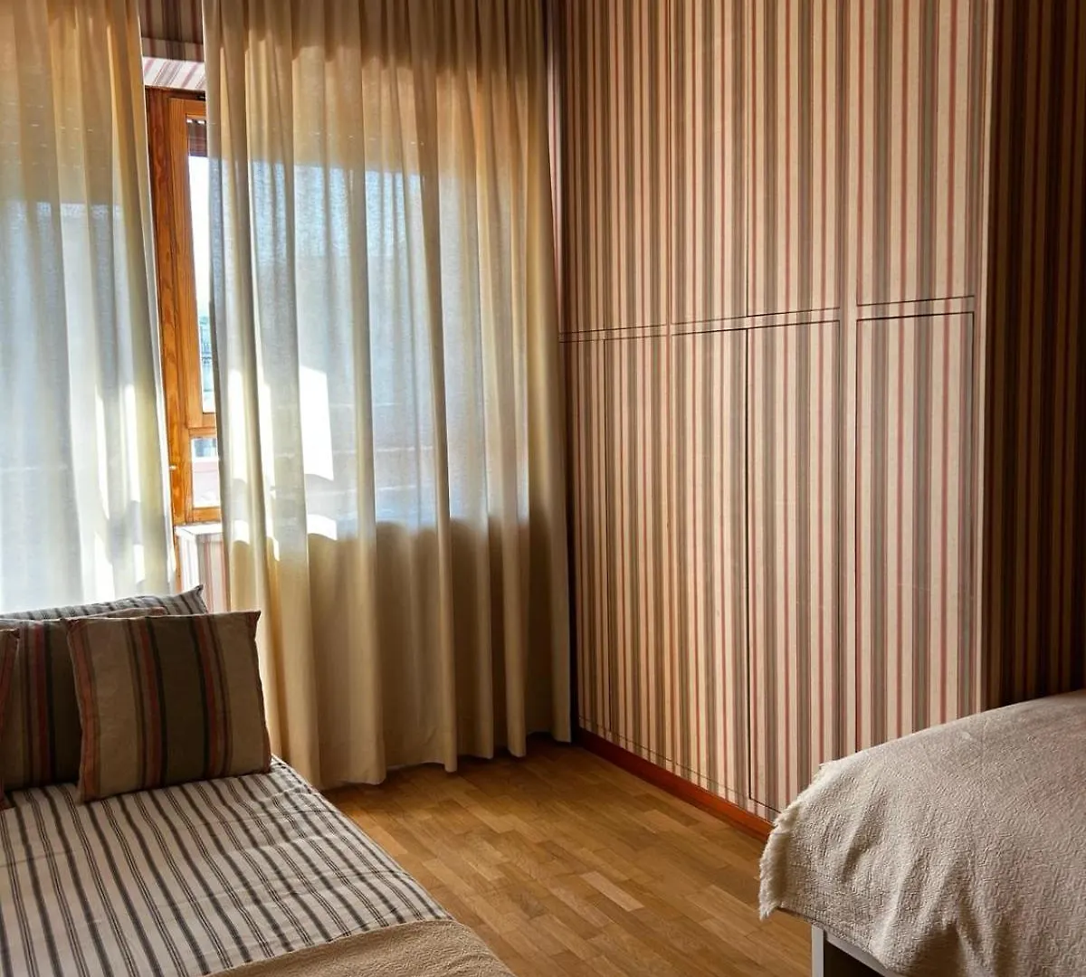 Front Beach Apartment - 3 Bedrooms Bari