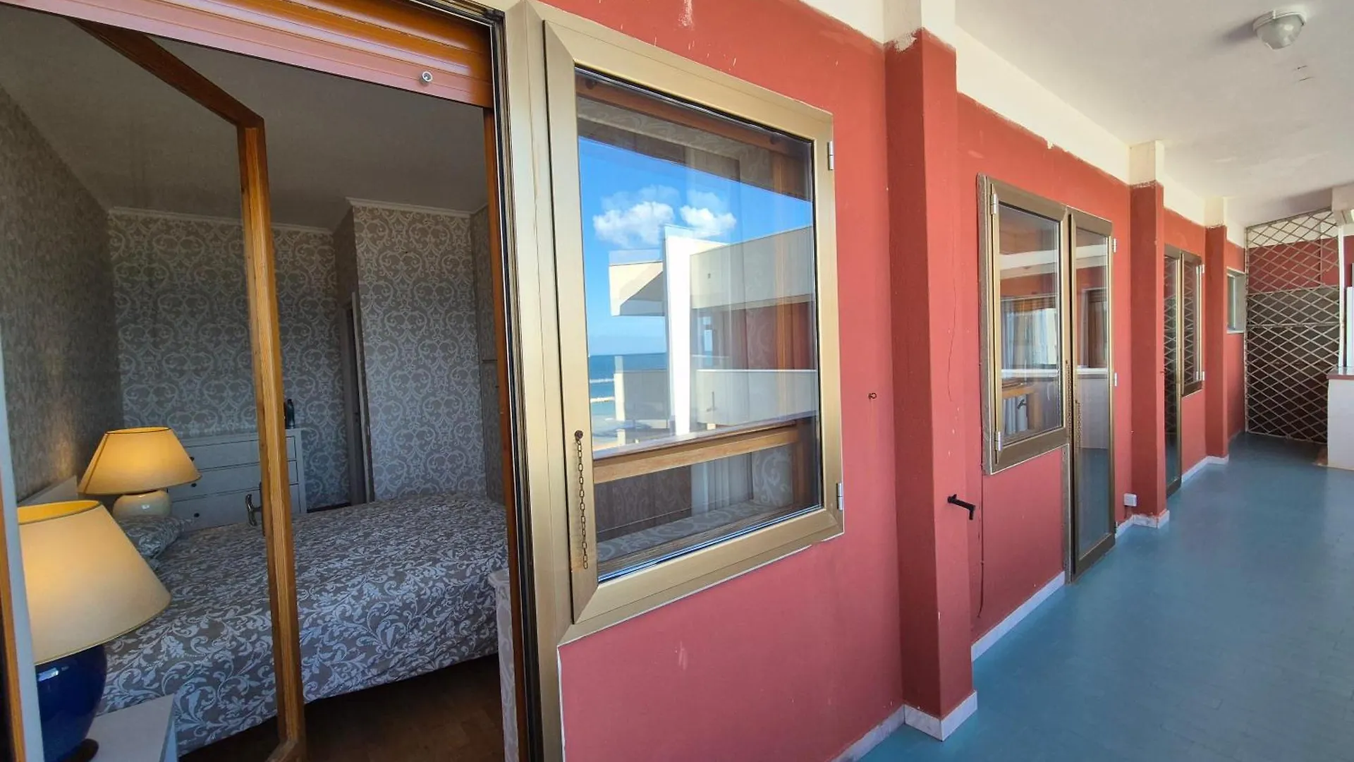 Front Beach Apartment - 3 Bedrooms Bari Italy