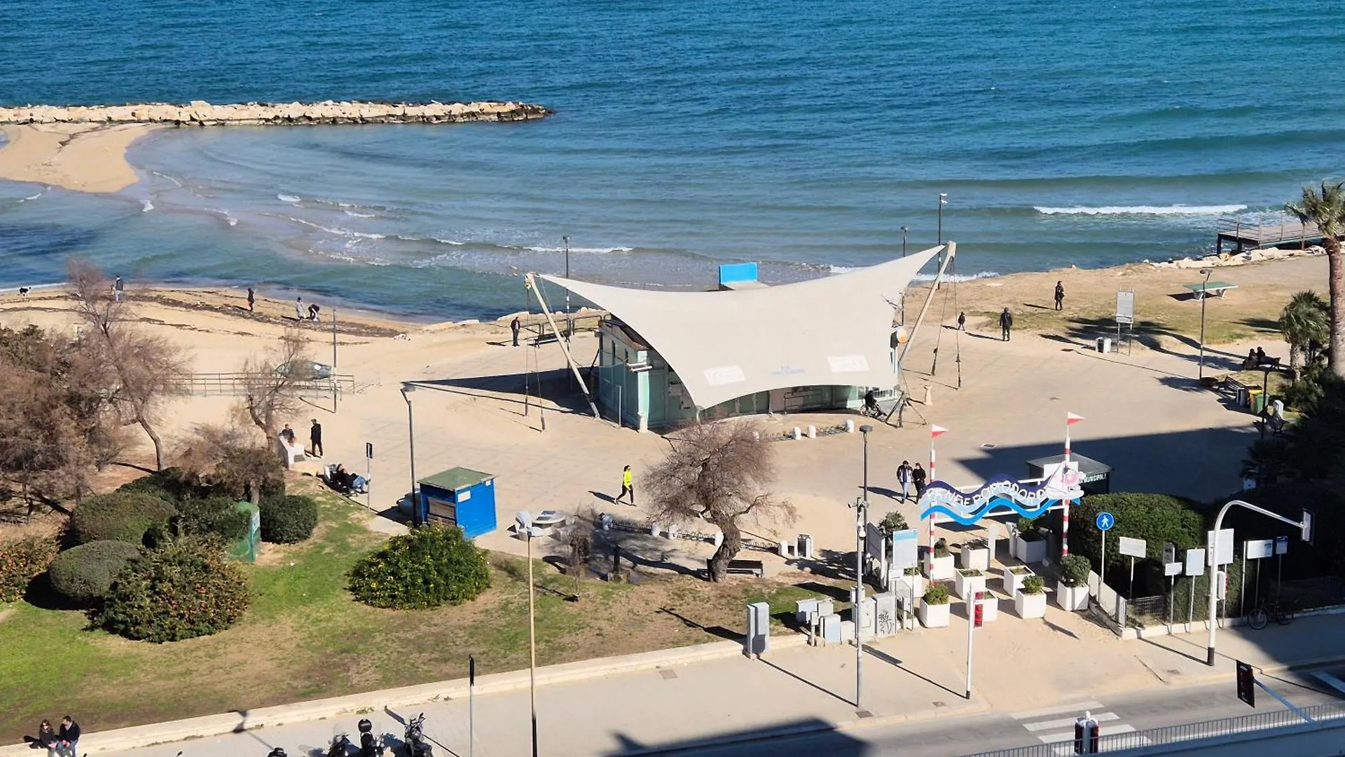 Front Beach Apartment - 3 Bedrooms Bari