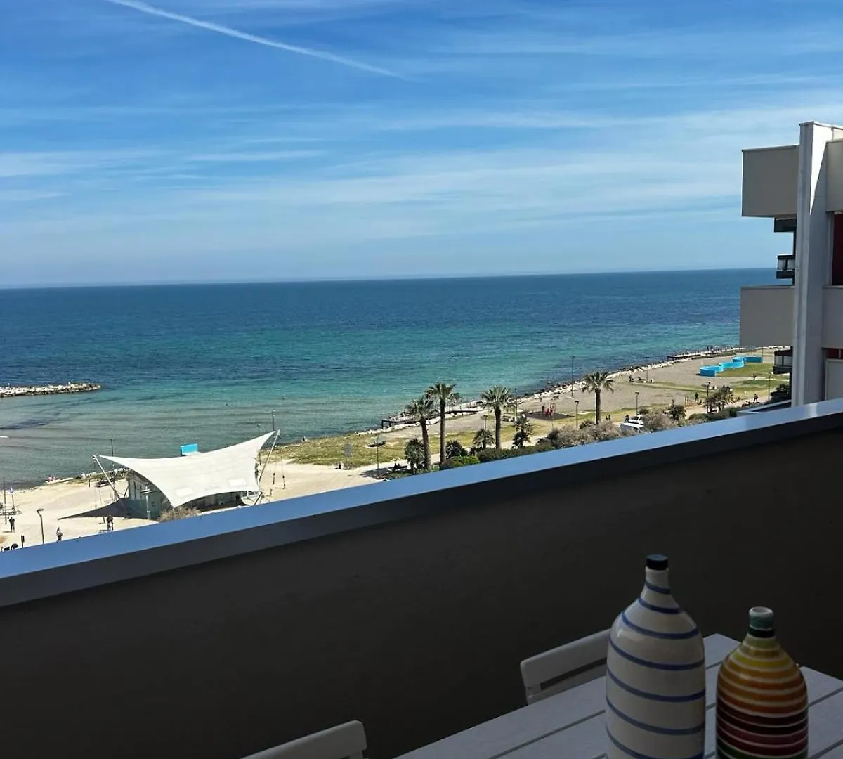 Front Beach Apartment - 3 Bedrooms Bari